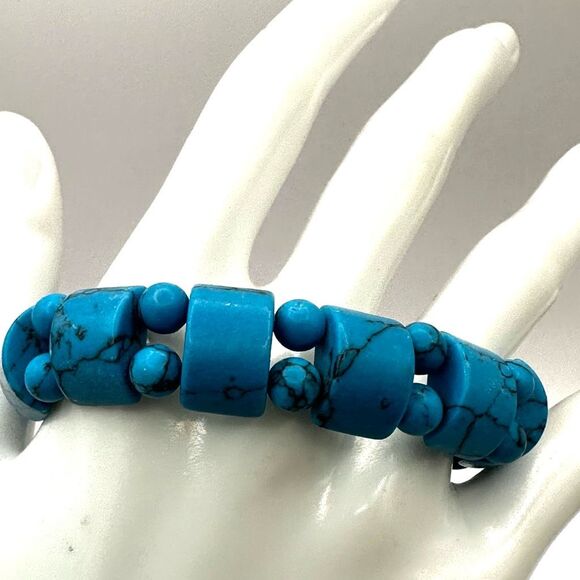Dyed howlite stretchy bracelet - Picture 5 of 9